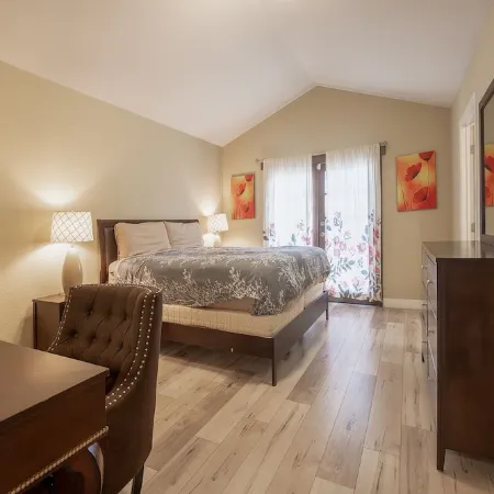 Sleeps 10! Entire House, Pool, close to strip