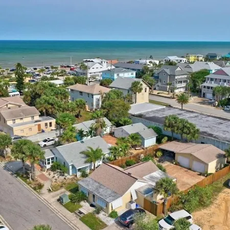 Key Lime Cottage - Updated - 1 Minute Walk to Beach & Pier