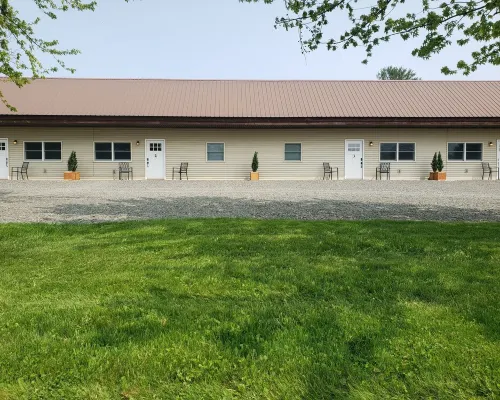 Recently renovated end-unit apartment in the heart of the Finger Lakes Hoteles en Hector