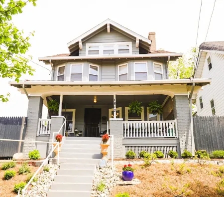 Private 5BR 1920's Charmer Minutes from Downtown