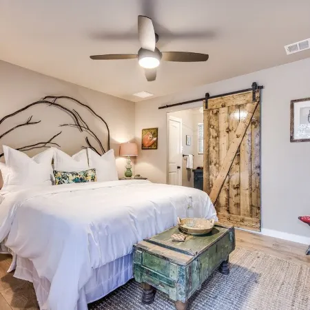 2 Houses - 6 Acres, Riverfront, Pool, Hot Tub, BEAUTIFUL VALLEY