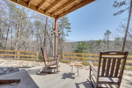 Selah - 12 min Dahlonega, Pool Table, Record Player, 5 Acres with Trails