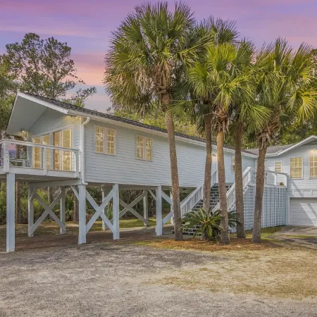 Ocean and Marsh Views, Surf Cottage, Sleeps 7