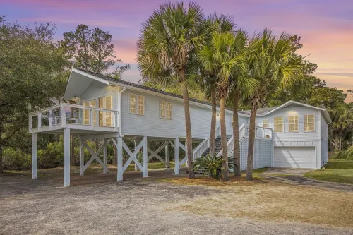 Ocean and Marsh Views, Surf Cottage, Sleeps 7