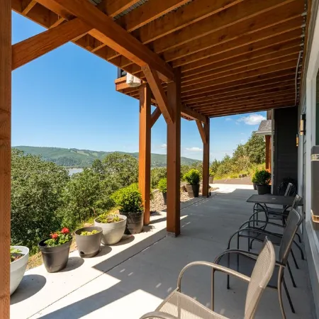 Perched on the Edge! Stunning Bluff with Wide River Views @ Kalama Oaks Lodge