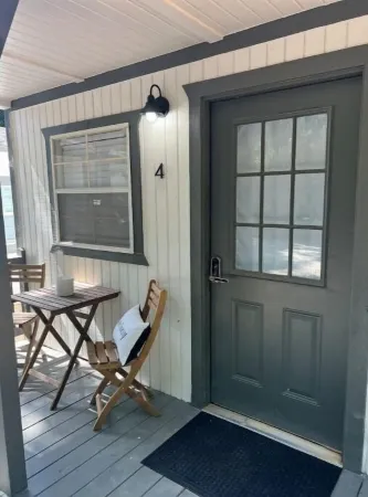 Allie Rose/Tiny house Lake Athens/ Canton Trade Days