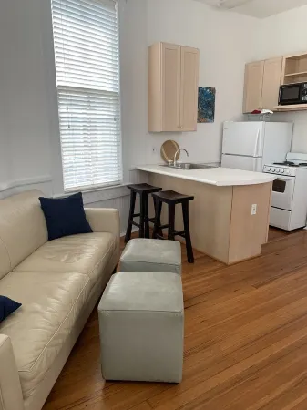 Perfect downtown game day apartment Отели рядом с достопримечательностью «Парк штата Чевакла»