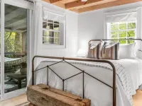 Newly Renovated Cozy Cottage in Highlands ハイランズのホテル