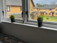 Stylish Home in Linlithgow | Near Edinburgh Airport | Free Parking | Free WiFi Hotels in Linlithgow
