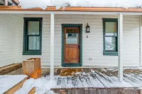 Historic miner's cottage in the heart of Old Town