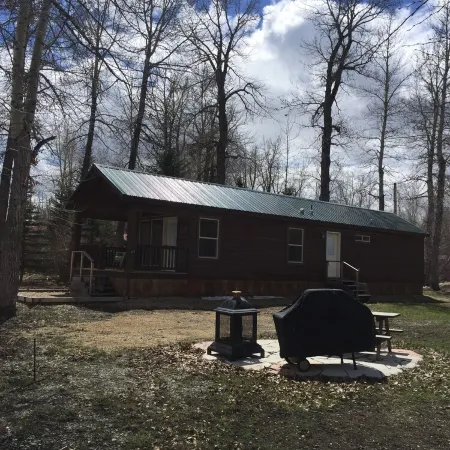 Cozy Creekside Cabin
