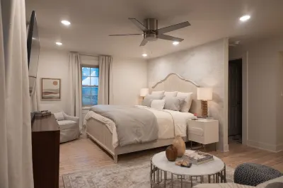 Cottage in the shadow of the stadium! Hotels near Arkansas Air and Military Museum