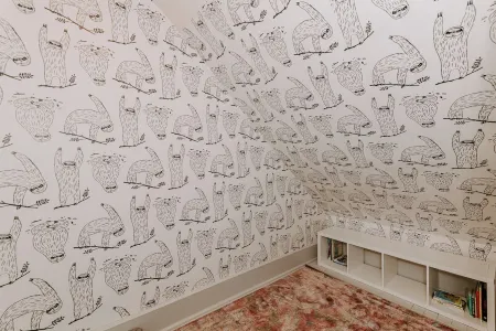 East Main Lofts - Boho 203 Отели в г. Мэдисон