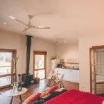 Spa! Fireplace! Bush views! Walking distance to Daylesford. The perfect getaway