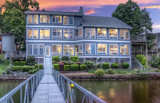 6600 sf, Beds for 33, Hot Tub, Theatre, Game Rm , Entertainers Dock, Great Views