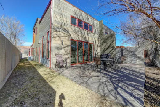3B/2B Modern Downtown Moab Townhouse - Short Walk from the Heart of Downtown