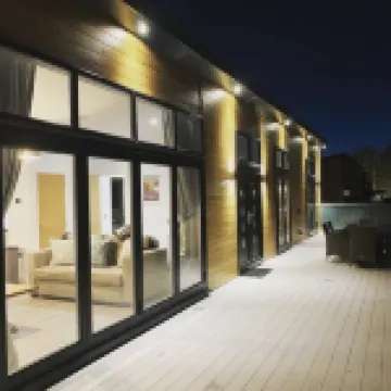 Luxurious 3 bed Lodge with private hot tub close to city of Cambridge