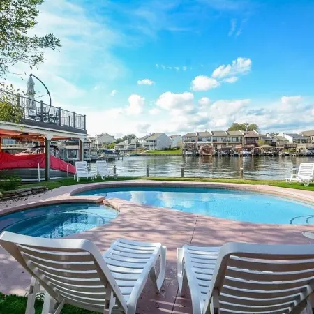 Lakefront Retreat with Pool, Spa, Golf, Fishing, Boat slip, Kayaks & Marina