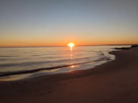 Dave’s Bay Getaway, tranquil setting, close to everything!