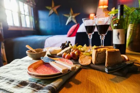 Indulgent Hideaway with Hot Tub in Durham Dales