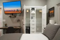 Hidden Hideaway with a View (Close to I-40/City) - Safe & Away from the Hotels