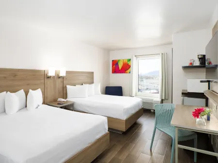 Hotel Mesaluna Near American Consulate