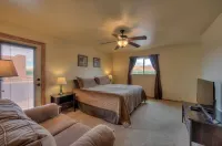 Canyon & Sky: Hot Tub Sanctuary, Redrock Patio Lounge, & Sunset Deck Views! SG2