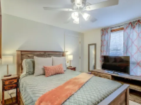 Ski in/out, AC, Gas Fireplace, Wifi, Coffee Bar, 1 Dog ok! Hotels in Avery County