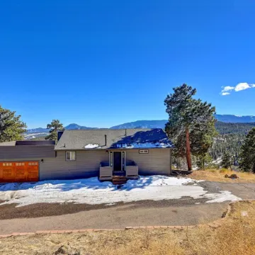 Wonderful Mountain Scenic Views with Freestanding Arcade