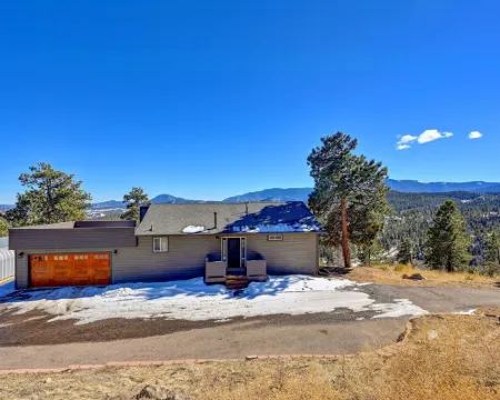 Wonderful Mountain Scenic Views with Freestanding Arcade Hotels in Bailey