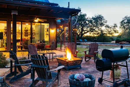 New Pool, Fire Pit, Grill, Ping Pong, Views on Stunning 5-Acre Retreat!