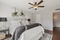 Stylish Home • 3Bed • 2Bath • Yard & Ample Amenities Hotel a The Colony