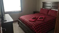 Cave Falls Family Hideaway - Sleeps 12  -Hot Tub  -Newer -Yellowstone and Tetons