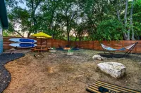 Relaxing Oasis - Walk to Lake Austin, Pet Friendly Hotels near Steiner Ranch
