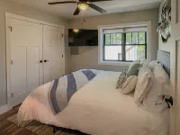 Kayak Shack: 1st Floor, Waterfront Lake House, Dock Boat & Jet Ski