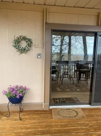 Chantilly Ice Lace Cabin