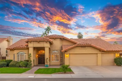 Tranquil Retreat at Ocotillo, 4Bd, 2.5BA, Huge Pool with Heater, and Pool Table. Hotels near Chandler Gilbert Community College - Pecos Campus