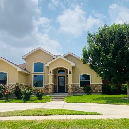 Kika’s House-Lovely 4 Bedroom Home, Entertainment Patio, newly furnished