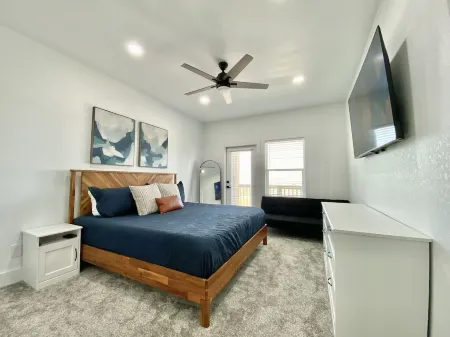 Beautiful 8Bed/7Bath Beach View Home for the entire Family