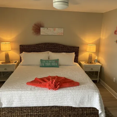 LOGGERHEAD CAY 502🌴BEACH FRONT CONDO🏖️ Sanibel Escape🏝️Queen & Twin in Spare Room