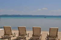 Beautiful On Big Glen Lake Sandy Beach! - Villas