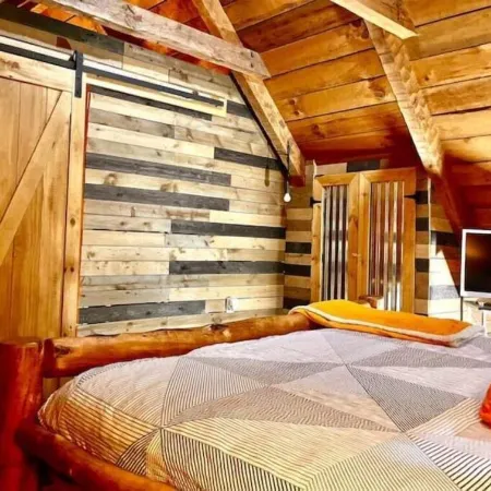 Smoky Mountain Cabin With Private Deck Hot Tub Close to National Park