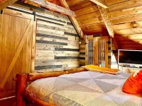 Smoky Mountain Cabin With Private Deck Hot Tub Close to National Park