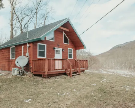 Mountainscape: Peaceful and Skiing Getaway. Pet-Friendly Hotels in Roxbury
