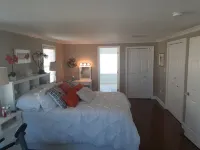 Waterfront with spectacular view, close to restaurants and bars