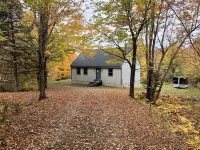 Hideaway in the Great North Woods - direct access to snowmobile trails Hotels in Errol