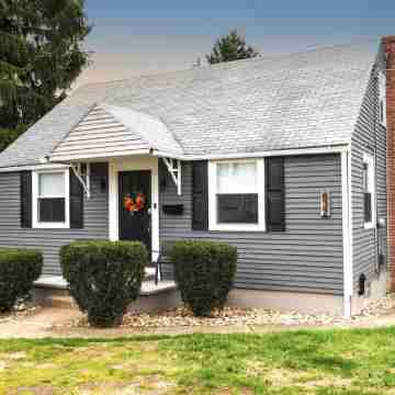 Christmas City Cottage Hotel Exterior