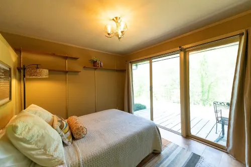 Stunning Midcentury Modern Home-Sleeps 14! 24 Private Acres: Rest-Relax-Explore