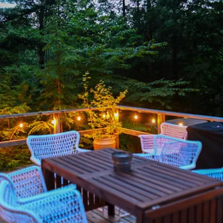 Beautiful Cedar Chalet Overlooking Jay Branch