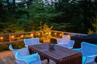 Beautiful Cedar Chalet Overlooking Jay Branch